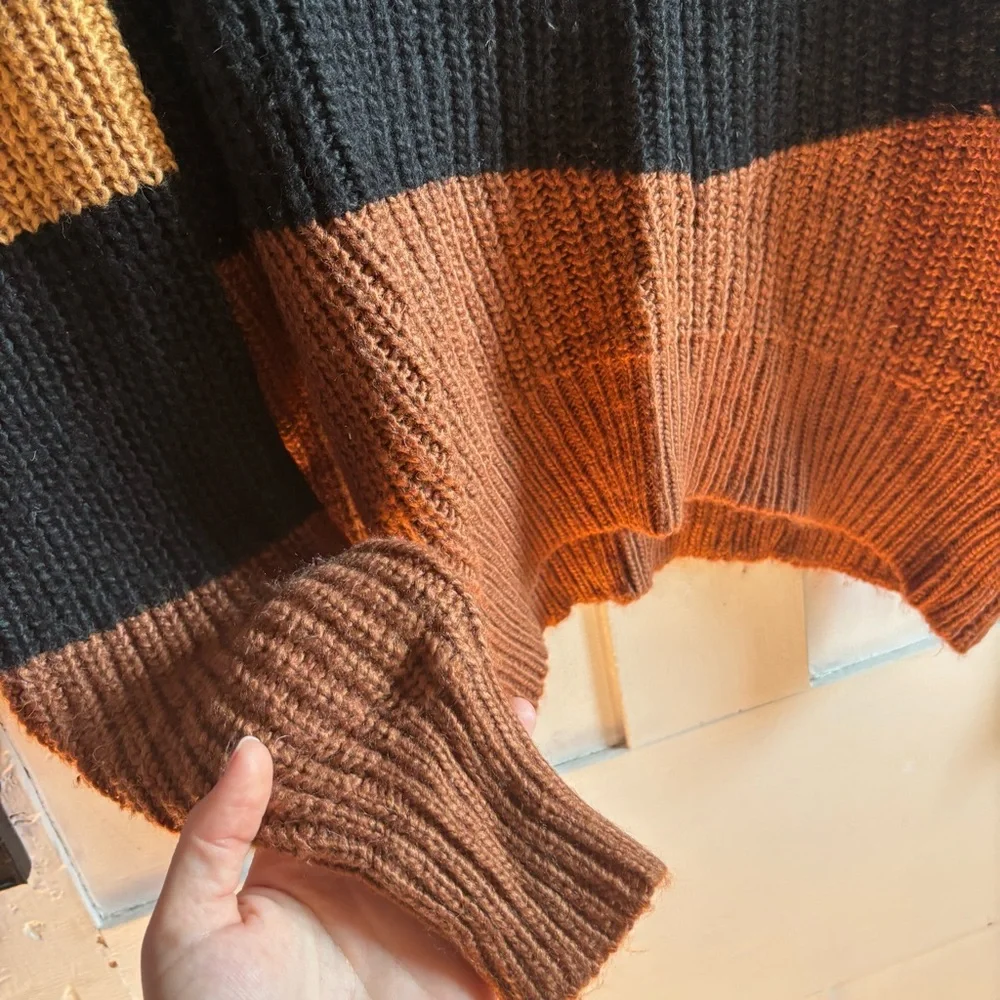 SHEIN Sweater - Picture 2 of 6